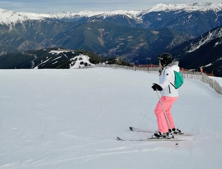 Amalia Bohacek - skiing v2.jpg